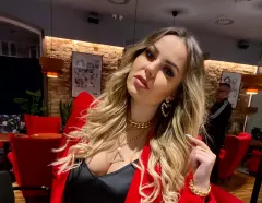 Uwielbiana wokalistka disco polo - Paula Karpowicz (Top Girls) sprzedaje Świąteczne Przetwory Babci Lusi! 
