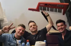 Wielki hit disco polo „Szary dym ostro czuć basami„ na ustach całej Polski! To wszystko dzięki TikTokowi!