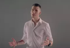 Wokal Radka Kudelskiego powala! Lider zespołu Bayera zaśpiewał fragment nowego utworu „Nie pozwól mi”