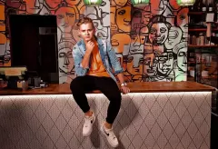 Wokalista disco polo naśladuje spektakularny taniec koleżanki po fachu! 