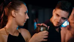 Wokalista disco polo o poszukiwaniu miłości w Copacabanie! Zaskakująca nowość od grupy Mystery.