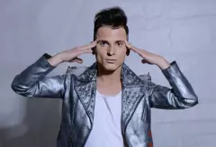 Wokalista legendarnej formacji Milano zachwyca ciałem bez koszulki! To największe ciacho w disco polo?! 