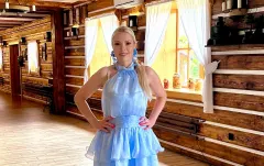 Wokalistka Blue Angels w błękitnej mini. Magdalena Staszczyk pokazała nogi jak z wybiegu