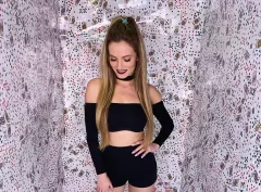 Wokalistka disco polo zaświeciła dekoltem jak najjaśniejsza gwiazda. Swoim ciałem oczarowała całą Polskę!
