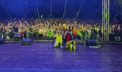 Woners porwał tłumy w Ustroniu – niepowtarzalny koncert młodego gwiazdora disco

