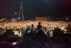 WonerS rozgrzał Łyszkowice do czerwoności! Setki fanów śpiewały razem z nim! 