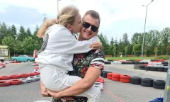 Wzruszający list Dawida Narożnego do córki robi furorę w sieci. Mocne słowa lidera Pięknych i Młodych

