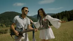 „Za te Twoje piykne łocka” to hit! Iwona Cichoń łączy folk i disco polo, a teledysk zachwyca klimatem gór