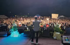 Zenek Martyniuk zaśpiewał na żywo w Gromniku. Król disco polo z całym zespołem Akcent na dożynkach powiatu tarnowskiego