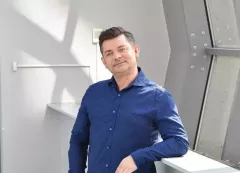Zenon Martyniuk odświeżył jeden z największych swoich przebojów! Ten utwór disco polo to prawdziwy hit!