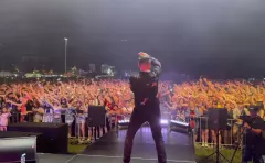 Zenon Martyniuk nie traci na popularności?! Król disco polo porwał tłumy w Sieniawie! VIDEO podbija sieć „Było magicznie„ napisał artysta