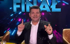 Zenon Martyniuk zachwyca na żywo w hicie ”W sercu mi graj”!
