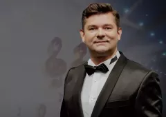 Zenon Martyniuk zachwyca solowym wykonaniem „W sercu mi graj„!
