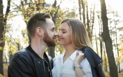 Artyści disco polo podbijają sieć premierą! Nowość „Zakochani na maxa„ zbiera pochlebne komentarze!
