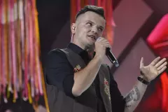 Zespół Max z Jankowej na Festiwalu Weselnych Przebojów z utworami „7 czerwonych róż” i „Szalejesz dziewczyno”