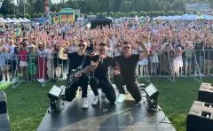 Polacy kochają disco polo?! Znany zespół Playboys przyciągnął tłumy na koncert w Garbatce!
