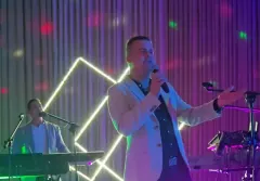 Zespół To jest TO porwał publiczność na żywo – wyjątkowy koncert nad zalewem w Wasilkowie

