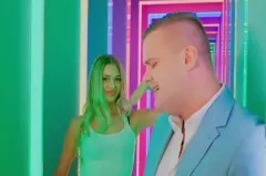 Zespół To jest TO prezentuje nowy singiel „Słodka jak miód”. Zobacz jako pierwszy! 