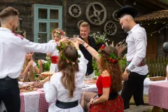 To nowi liderzy w branży disco polo?! Zespół To Jest To szturmuje scenę! „Kobieta rakieta” podbija serca fanów disco polo
