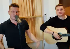 Znakomity występ zespołu Power Play podbija sieć! Akustyczny występ okazał się strzałem w dziesiątkę?!