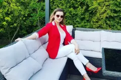Znana wokalistka disco polo wstąpiła do straży pożarnej?! Wymowne zdjęcie trafiło do sieci! 