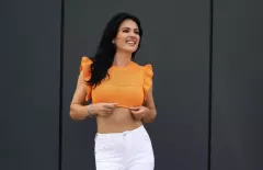 Zjawiskowa wokalistka disco polo zachwyca idealnie płaskim brzuchem! Gwiazda wygląda jak znana modelka zza oceanu! 
