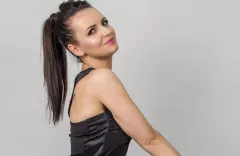 Przepiękna wokalistka disco polo kipi namiętnością! Czadowa Mamuśka śmiało odsłoniła wdzięki i rozgrzała fanów do czerwoności! W komentarzach poruszenie!