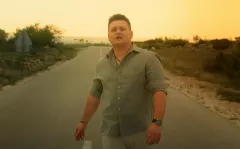 Arek Kopaczewski wraca do gry! Artysta disco polo zaprezentował fragment nowego teledysku! Szykuje się muzyczna petarda?! 