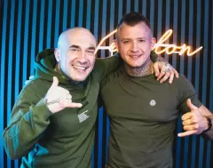 Znany raper ze Szczecina zatrzymany przez policję za prowadzenie auta bez uprawnień! Ostatnio nagrał hit z Dawidem Narożny z zespołu Piękni i Młodzi!