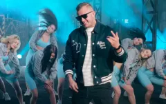 Zobacz, ile zarobił Dawid Narożny na hitowym teledysku ”Królowa jest tylko jedna”