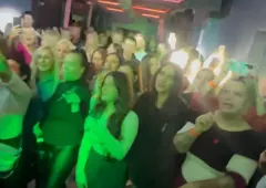 Zobacz, jak Dawid Narożny podbija serca fanów! Posłuchaj jego wokalu na żywo!