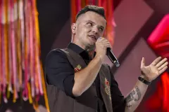 Wygrali DiscoStar i zagrali w Mrągowie! Zobacz nagranie Zespół Max z Jankowej ! „7 czerwonych róż” i „Szalejesz dziewczyno” na żywo