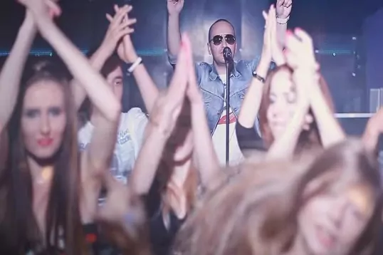 Premiera klipu: Tomo podaje ,,Taką sytuację"