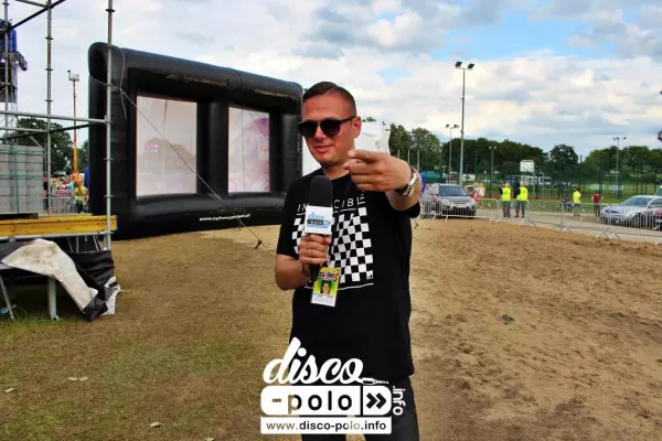 Michał z Coolers zagrał w Paryżu. Dostał owacje | VIDEO
