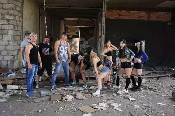 Tancerki z klipu Geska na żywo w Mam Talent!