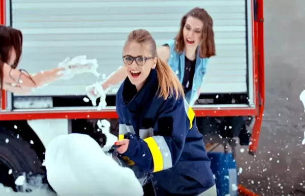 SuperNova - Za chłopaka chcę mieć strażaka | Video | PREMIERA