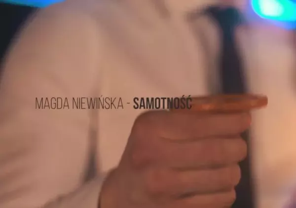 Magda Niewińska zrealizowała nowość pt. „Samotność„. | VIDEO