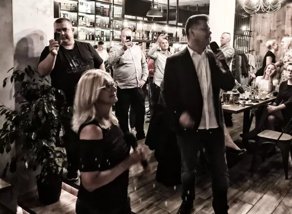 Marzanna Zrajkowska (Kolor) i Zenon Martyniuk (Akcent) w hicie pt. "Przez twe oczy zielone" | VIDEO