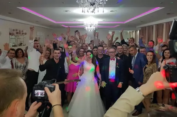 Playboys zagrał na weselu Moniki i Tomka | Reakcja gości niesamowita | Zobaczcie video
