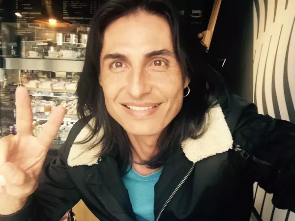 „Jej czarne oczy” po latach nadal hitem! Posłuchajcie piosenki wykonanej na żywo! | VIDEO