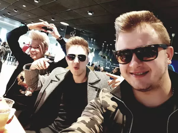 Piękni i Młodzi na Polsat SuperHit Festiwal - "Damy czadu" - zapewnia Magda Narożna! VIDEO