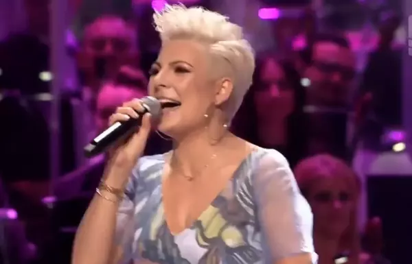 Piękni i Młodzi oczarowali publiczność w Sopocie! Wystarczyło im Jedno słowo! Zobaczcie ich występ na Polsat SuperHit Festiwal | VIDEO