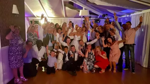 Koncerty weselne coraz popularniejsze?! Gwiazdy disco polo pojawiły się na weselu Patrycji i Konrada! 
