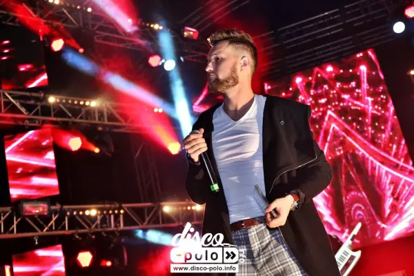 Publiczność zakochana w Defisie?! Zobaczcie występ z Czarnkowa | VIDEO