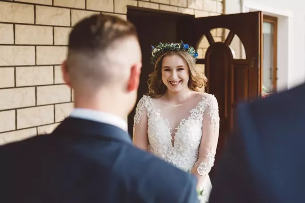 Polały się łzy! Gwiazdor disco polo zaśpiewał na własnym weselu! | VIDEO