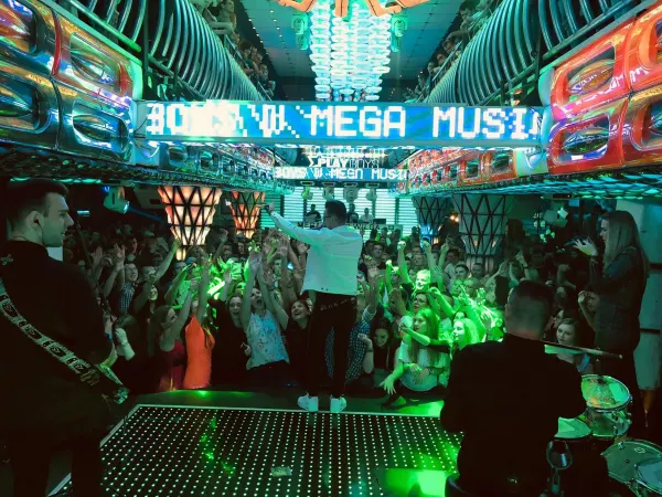 Nie do wiary! Gwiazda disco polo omal nie rozniosła znanego klubu! | Mamy VIDEO