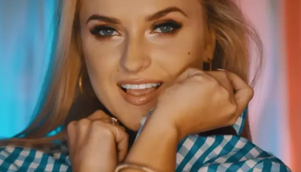 Zaskakująca premiera! Piękna listonoszka podbije rynek disco polo? | VIDEO