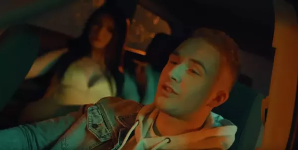 Nowość disco polo pt. "Słodkie usta"! Oczaruje wszystkich fanów muzyki tanecznej?!