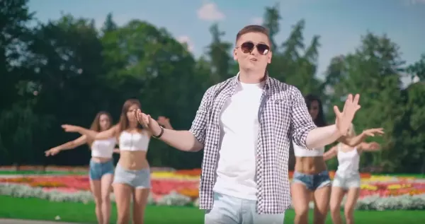 Wkurzony wokalistka disco polo ofiarą plotek! "Nie gadajcie takich głupot"!