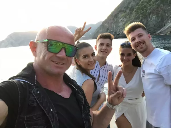 Kręcili teledysk do najnowszej produkcji disco polo i trafili na komisariat! Niewiarygodna historia Pudzian Band!